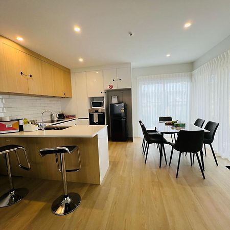 Central Modern 3-Bedroom,3- Bathroom House With Patio And Carpark- Lower Hutt City Centre Exterior photo