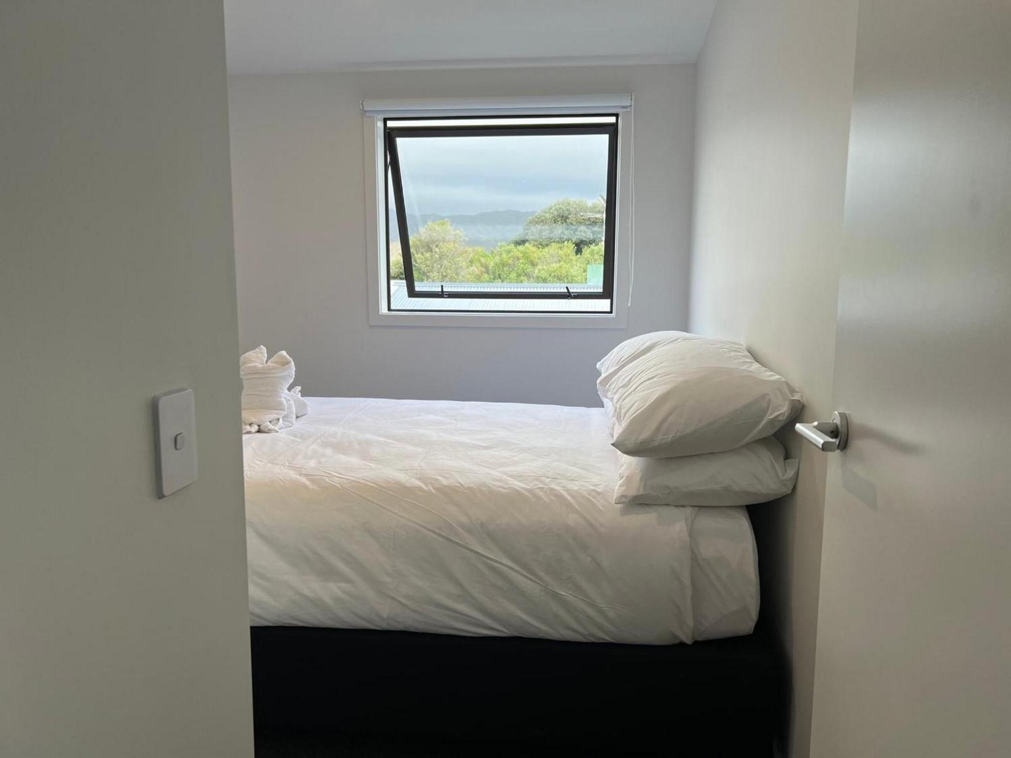 Central Modern 3-Bedroom,3- Bathroom House With Patio And Carpark- Lower Hutt City Centre Exterior photo