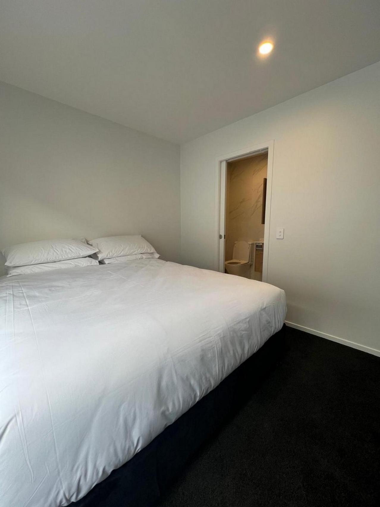 Central Modern 3-Bedroom,3- Bathroom House With Patio And Carpark- Lower Hutt City Centre Exterior photo