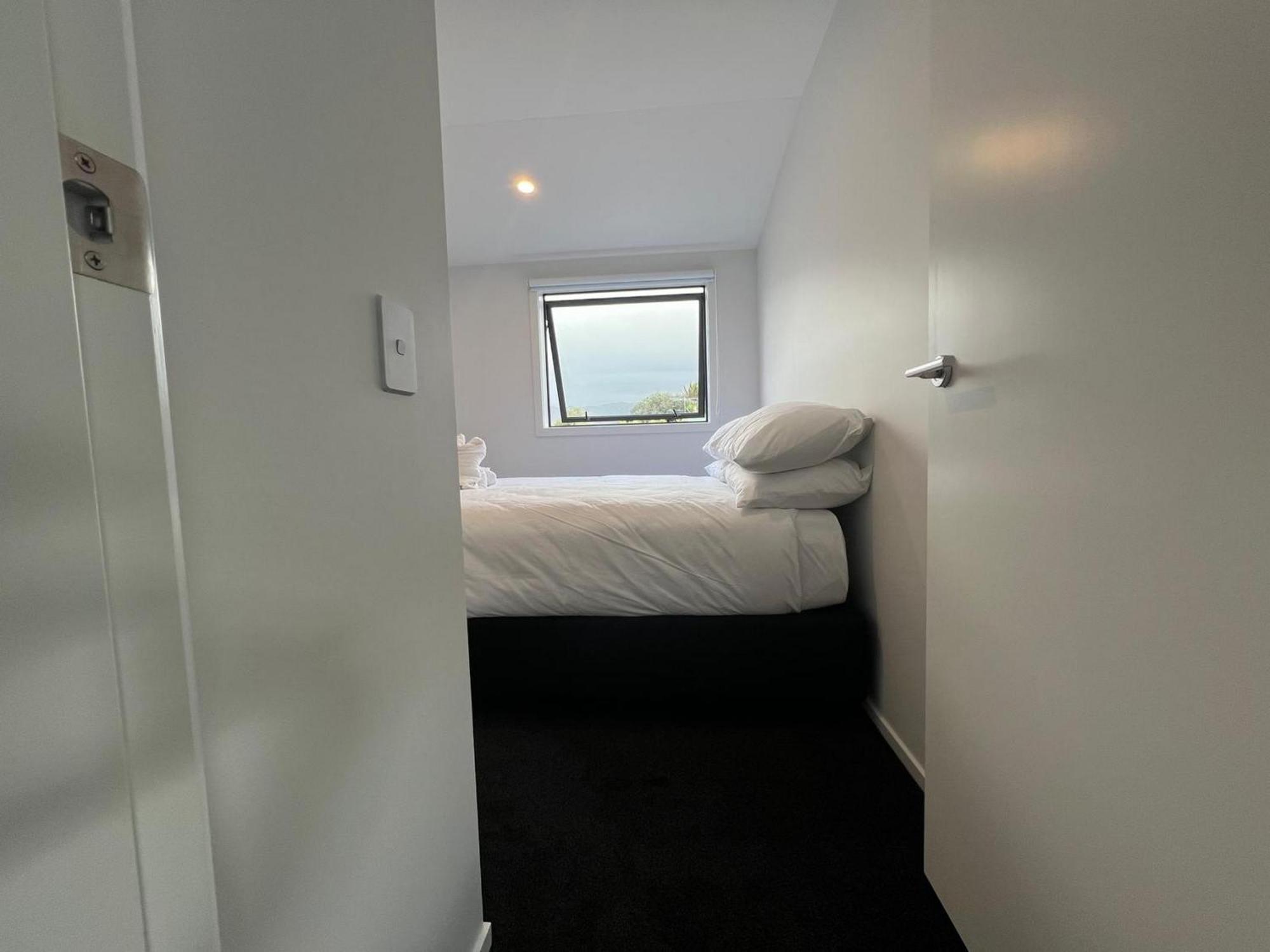 Central Modern 3-Bedroom,3- Bathroom House With Patio And Carpark- Lower Hutt City Centre Exterior photo