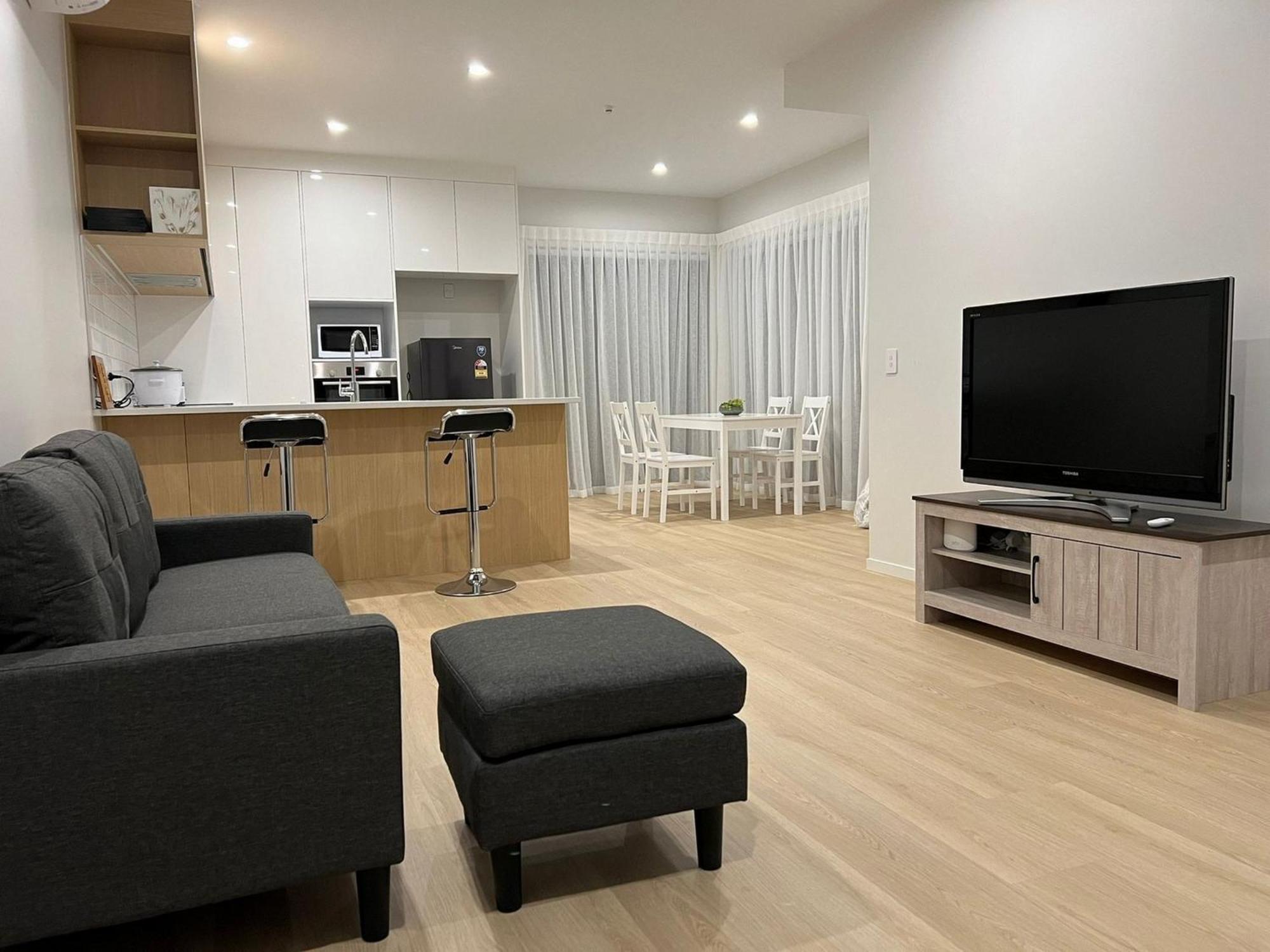 Central Modern 3-Bedroom,3- Bathroom House With Patio And Carpark- Lower Hutt City Centre Exterior photo