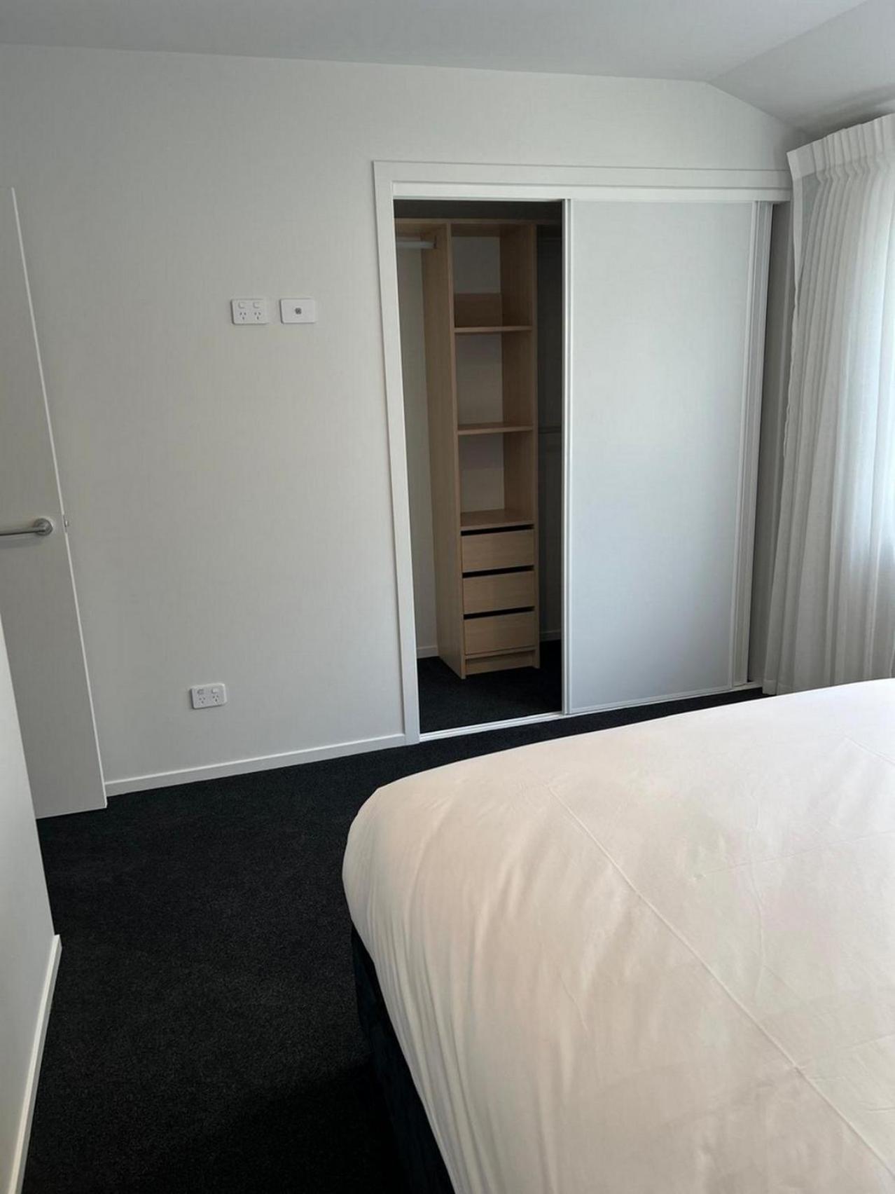 Central Modern 3-Bedroom,3- Bathroom House With Patio And Carpark- Lower Hutt City Centre Exterior photo