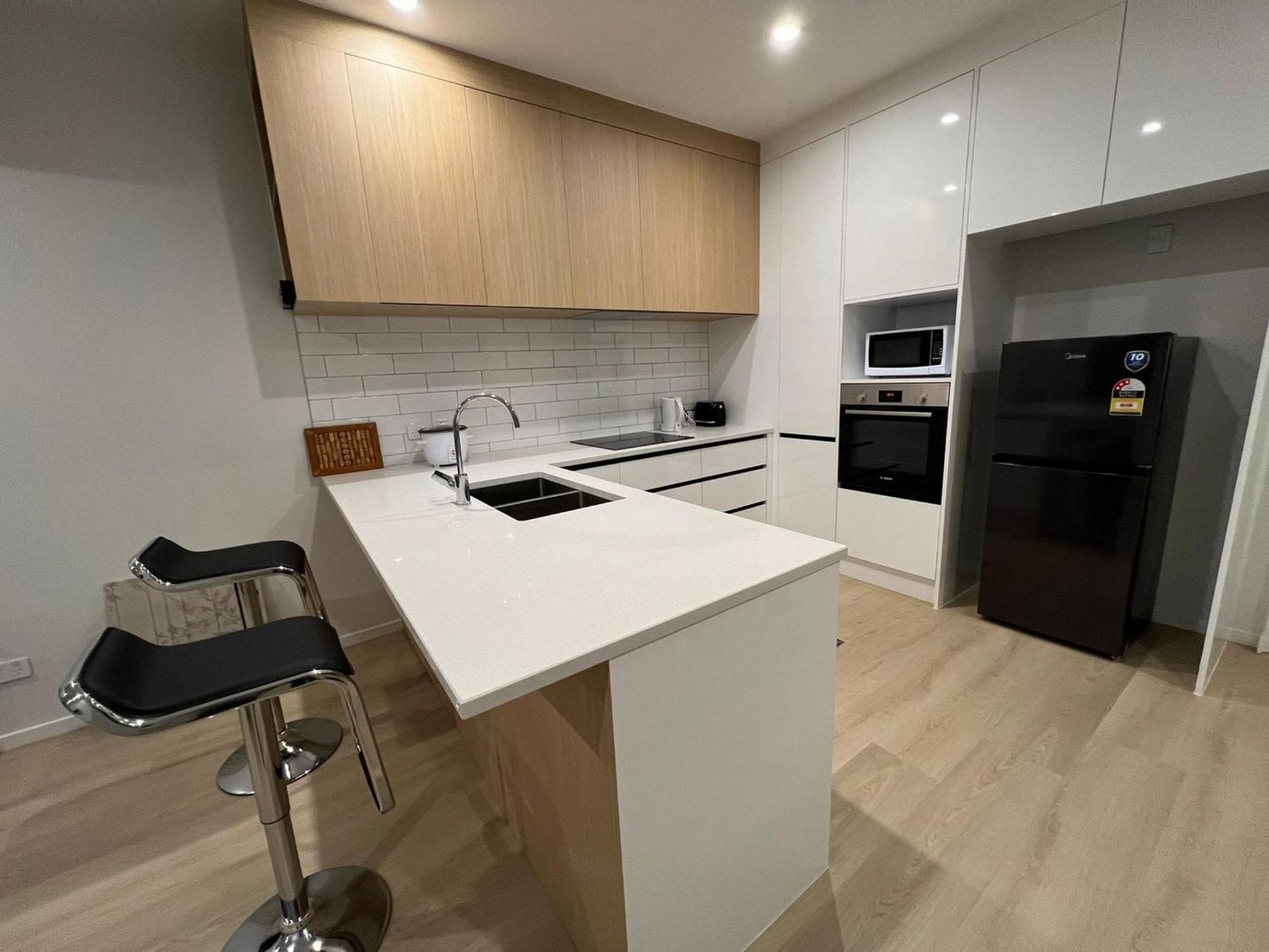 Central Modern 3-Bedroom,3- Bathroom House With Patio And Carpark- Lower Hutt City Centre Exterior photo