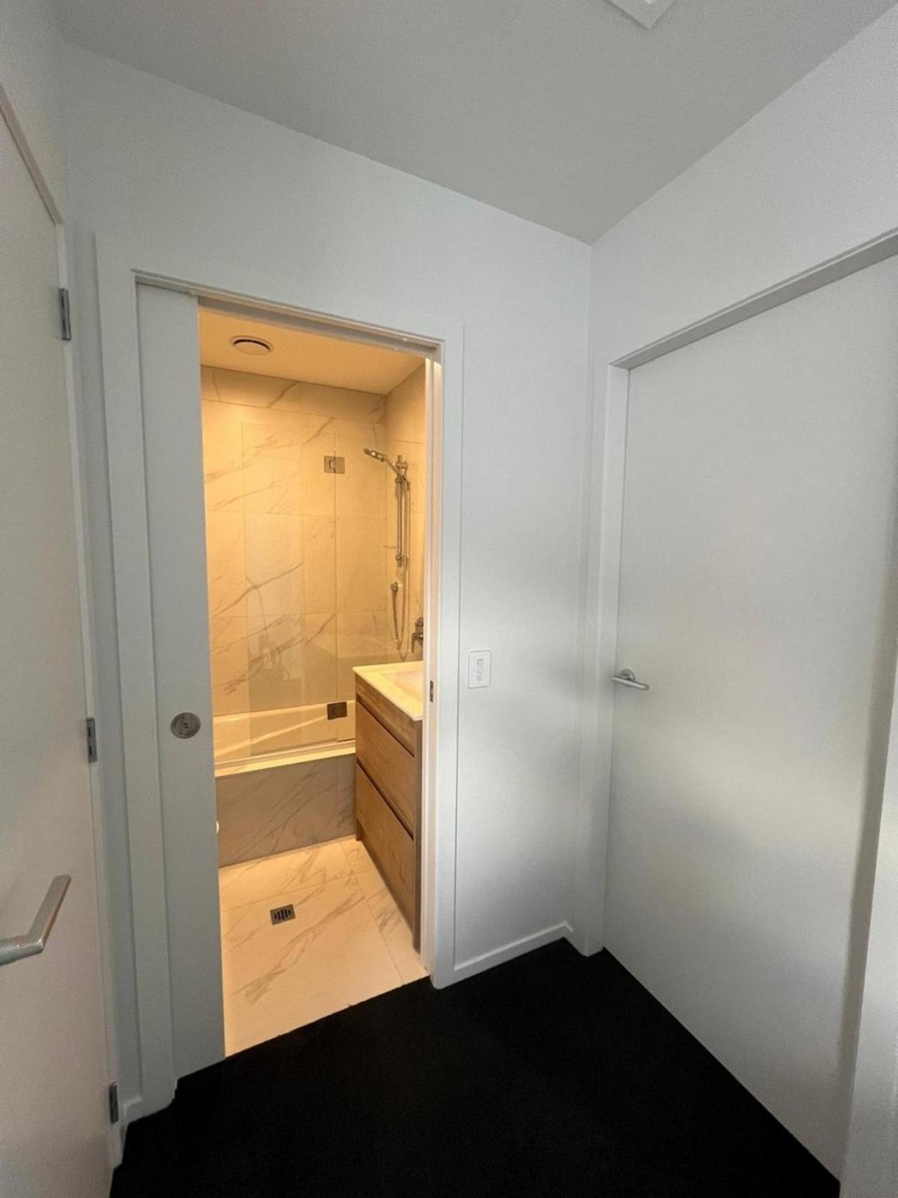 Central Modern 3-Bedroom,3- Bathroom House With Patio And Carpark- Lower Hutt City Centre Exterior photo
