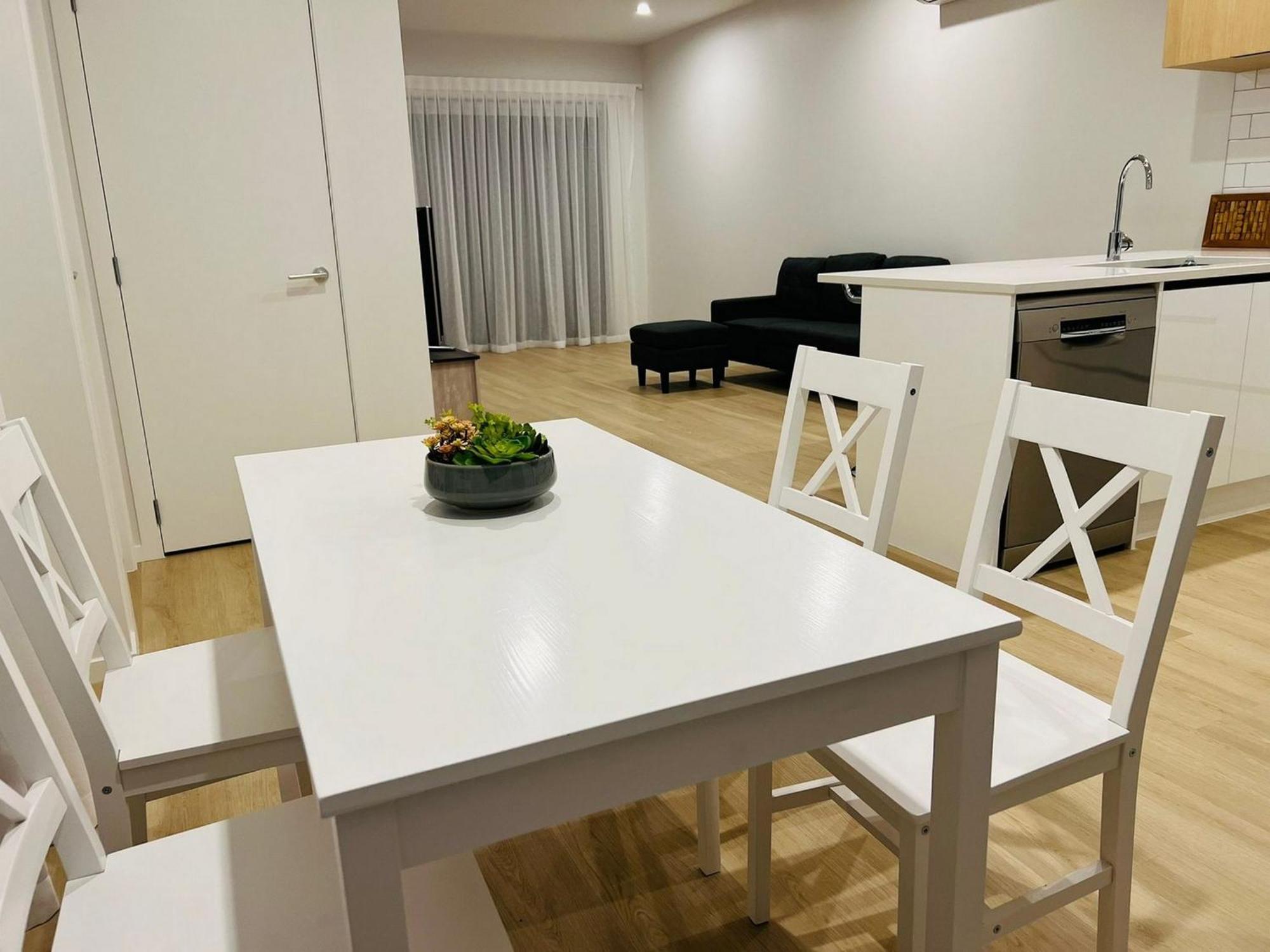 Central Modern 3-Bedroom,3- Bathroom House With Patio And Carpark- Lower Hutt City Centre Exterior photo