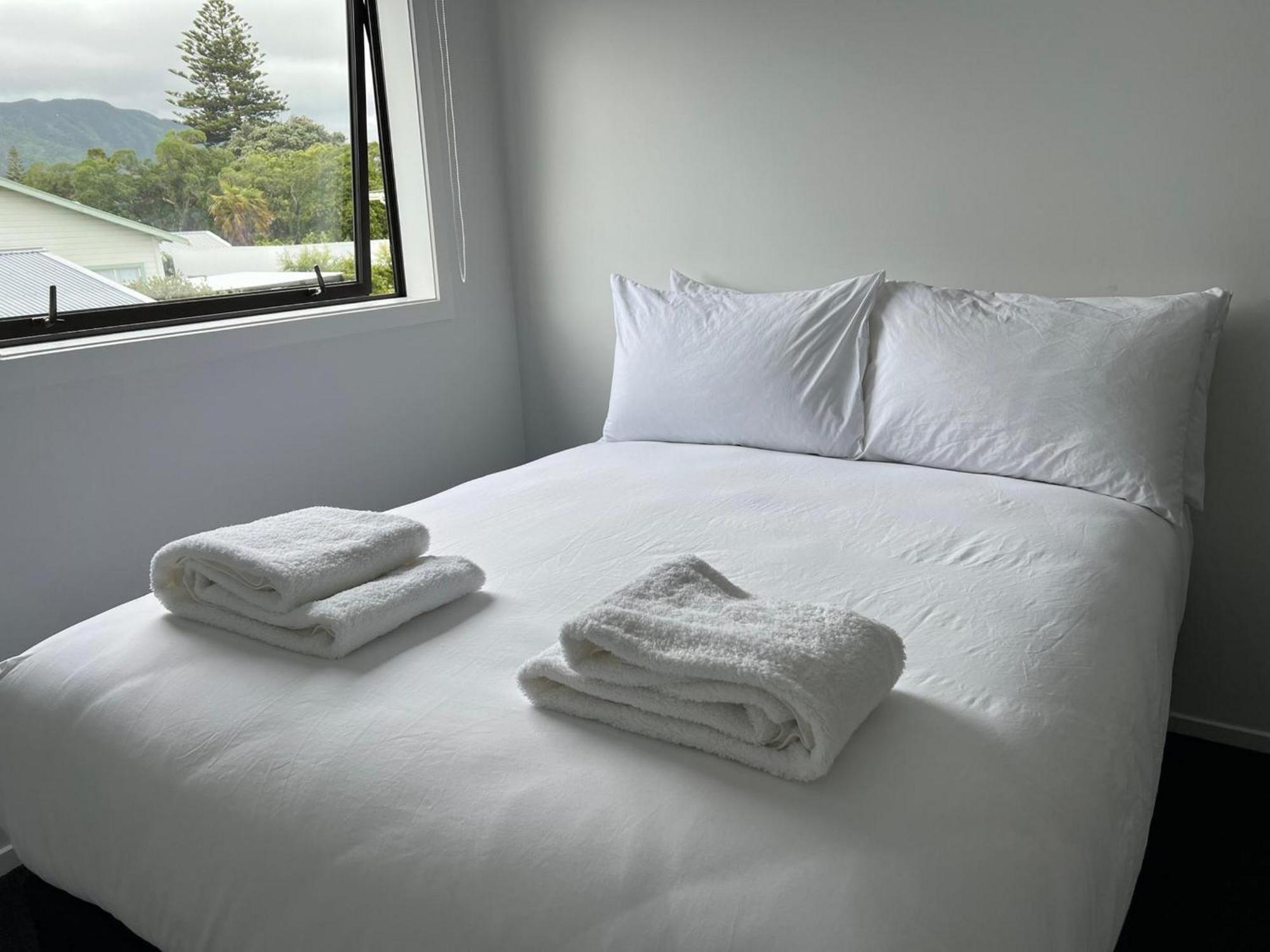 Central Modern 3-Bedroom,3- Bathroom House With Patio And Carpark- Lower Hutt City Centre Exterior photo