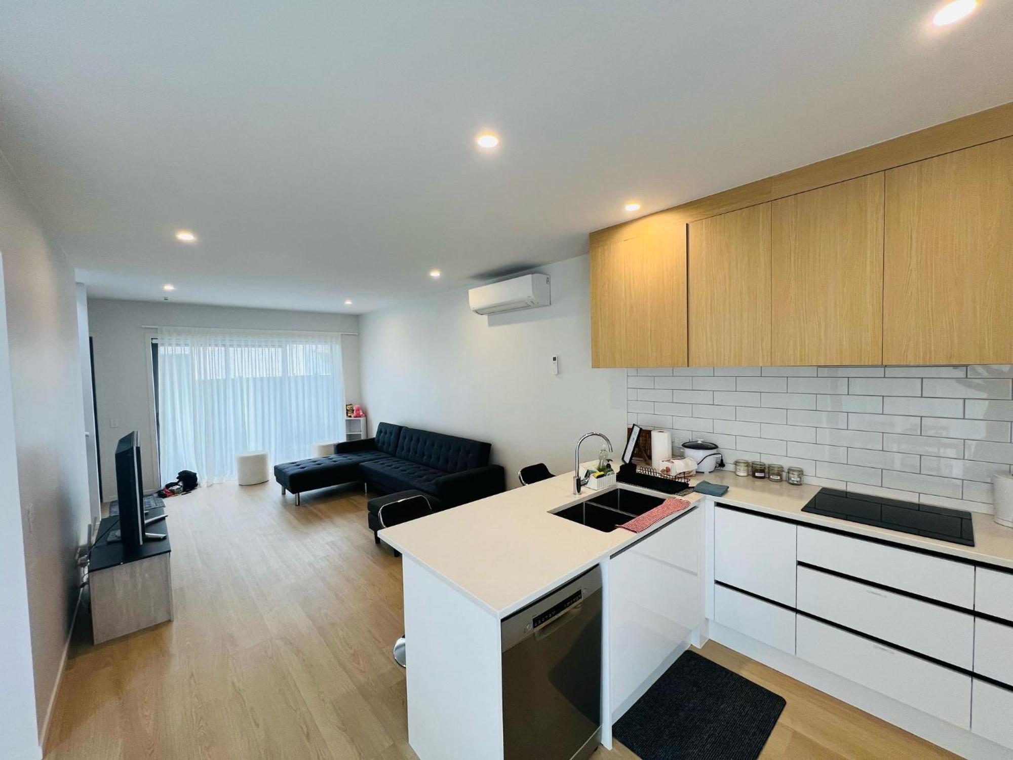 Central Modern 3-Bedroom,3- Bathroom House With Patio And Carpark- Lower Hutt City Centre Exterior photo
