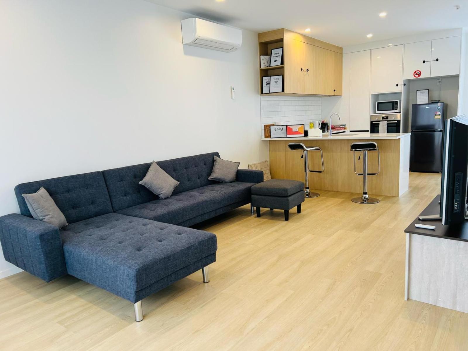 Central Modern 3-Bedroom,3- Bathroom House With Patio And Carpark- Lower Hutt City Centre Exterior photo